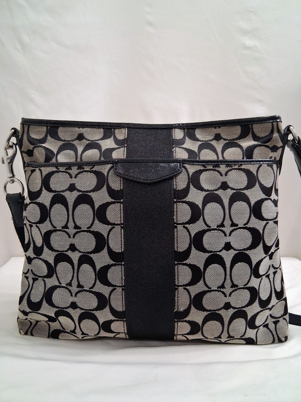 Black and Cream Signature-Pattern Shoulder Bag
